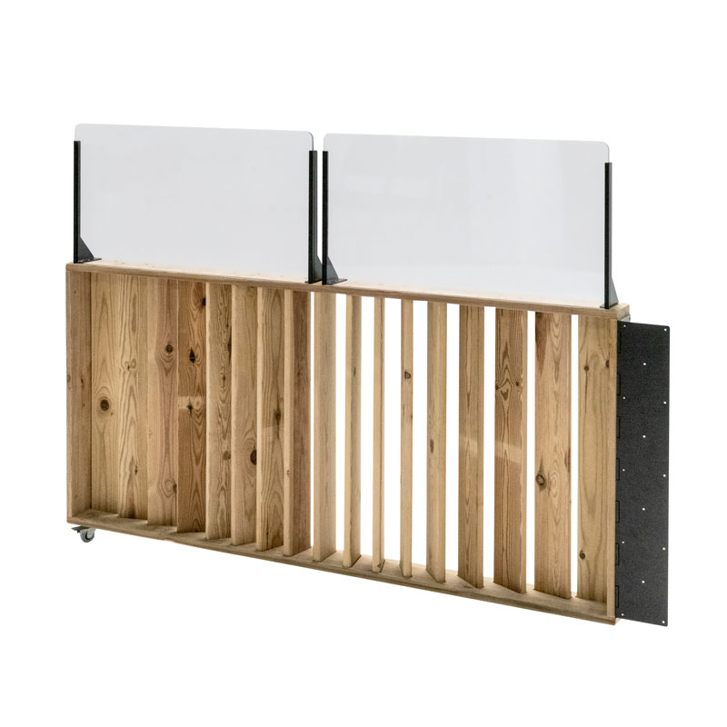 Barandilla abatible de madera, dimensiones 150x12x120 cm, ideal para separadores en terrazas y espacios colectivos.