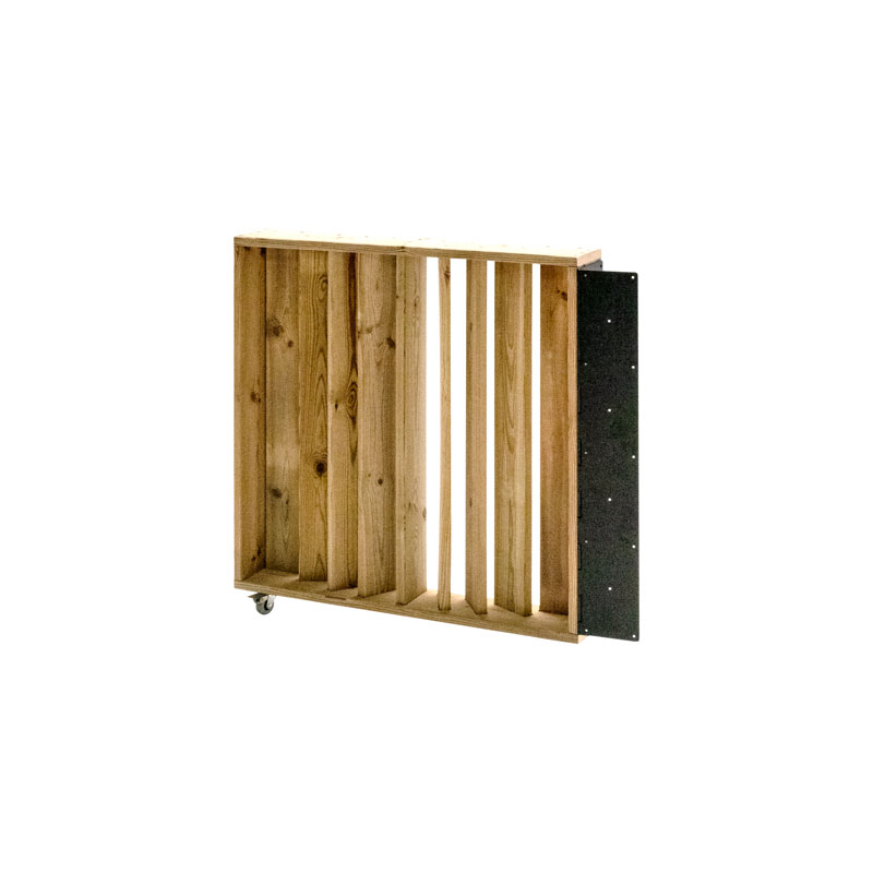 Barandilla abatible de madera, ideal para separar espacios en terrazas y áreas de hostelería. Medidas 75x12x80 cm.