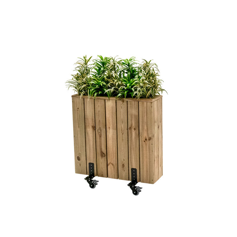 Jardinera de madera con ruedas, ideal para separar espacios en terrazas y jardines. Medidas 75x24x80 cm.