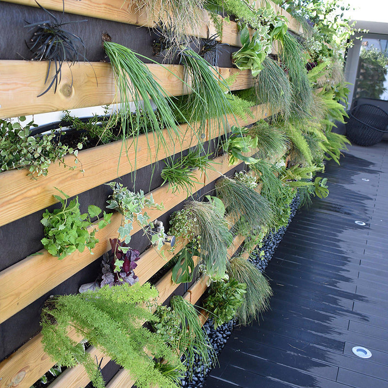 Jardín vertical L de 120 cm, ideal para cultivar plantas en espacios reducidos. Capacidad de 90 litros.