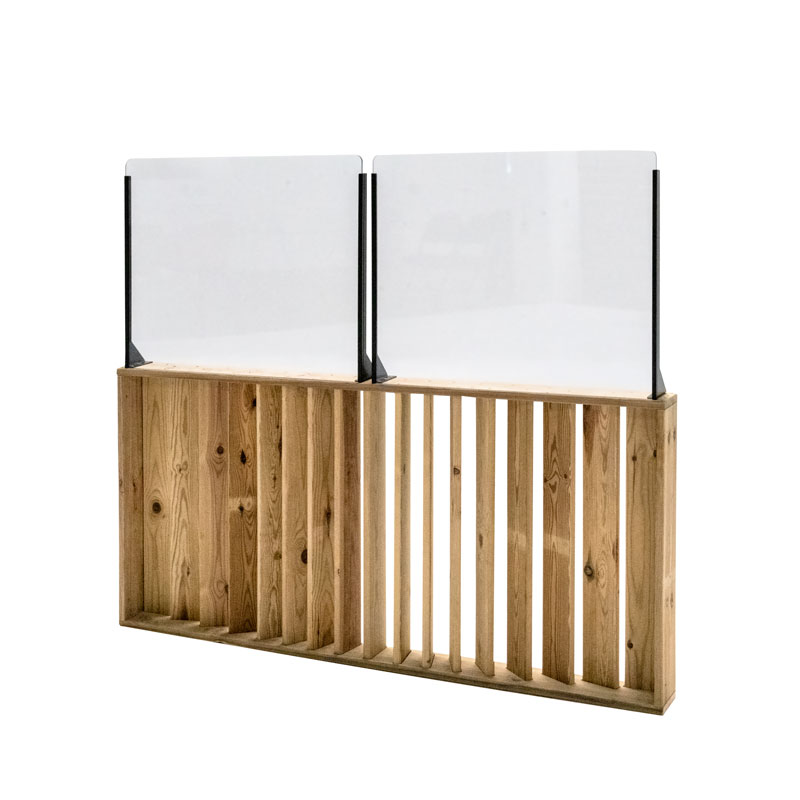 Barandilla fija de madera de 150x12x135 cm, ideal para separar espacios en colectividades y hostelería.