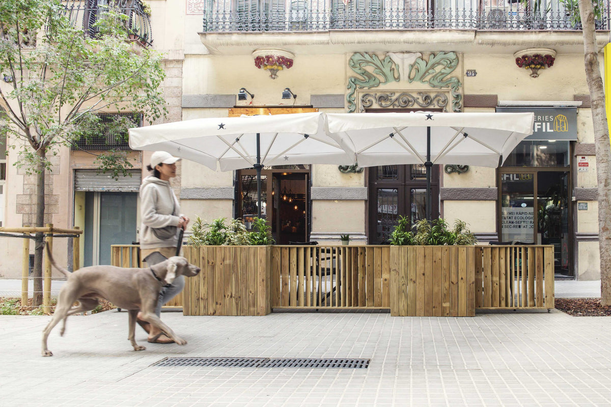 Barandilla fija de madera de 100x12x75 cm, ideal para separar espacios en colectividades y hostelería.