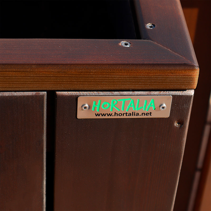 Jardinera de madera fija autoportante, ideal para separar espacios en terrazas y jardines. Medidas 100x34x80 cm.