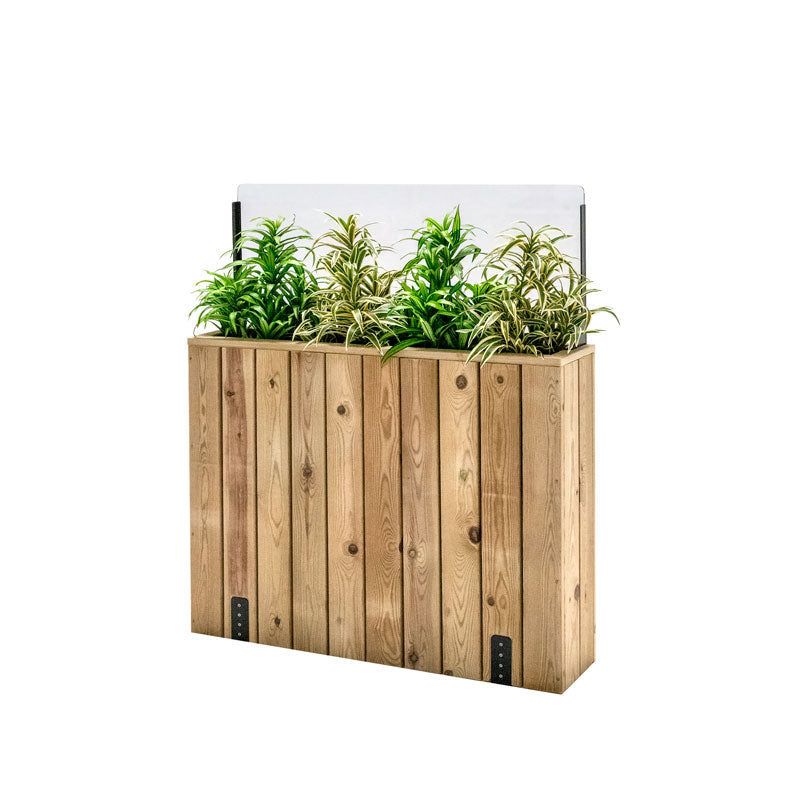 Jardinera de madera fija anclada al suelo con paravientos, ideal para separar espacios en terrazas y jardines.