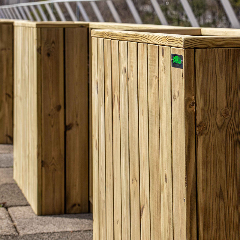 Jardinera de madera fija autoportante de 75x34x80 cm, ideal para separar espacios en terrazas y jardines.